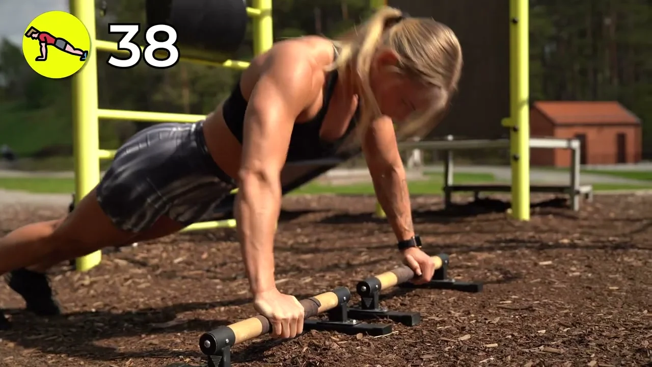 Malin Malle standing in front of an outdoor pull-up bar ready to start the calisthenics endurance challenge