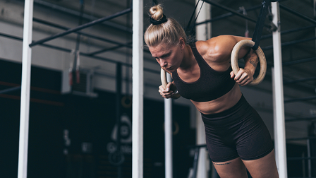 Malin Malle doing pushups in workout rings by GORNATION