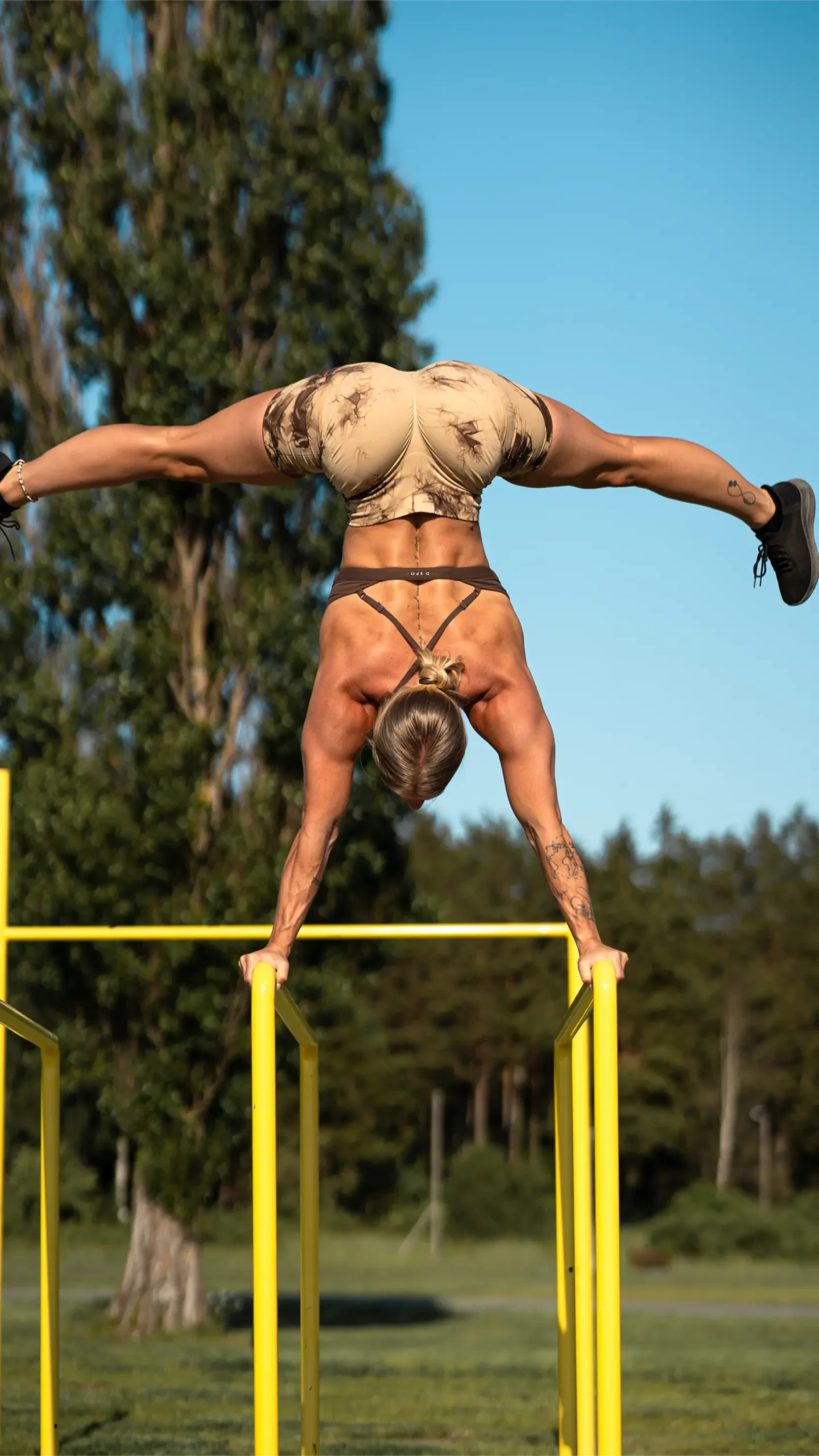 Handstand - Malin Malle